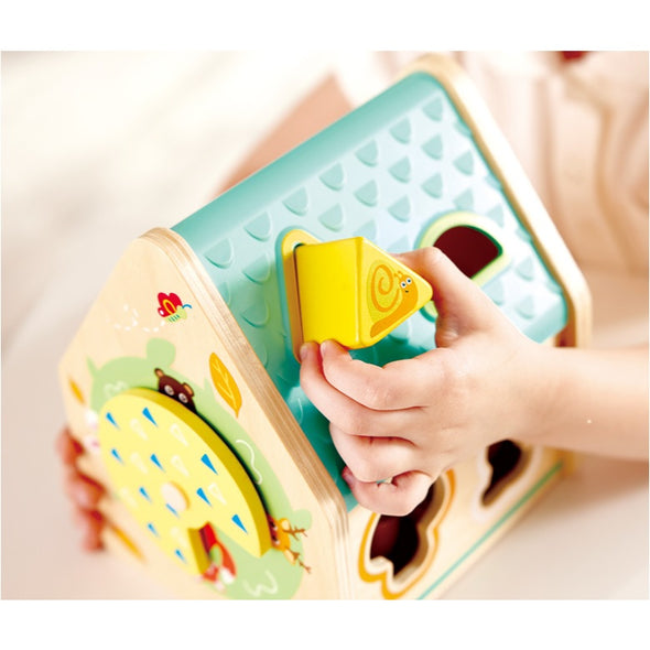 Hape - Trieur de formes Critter House